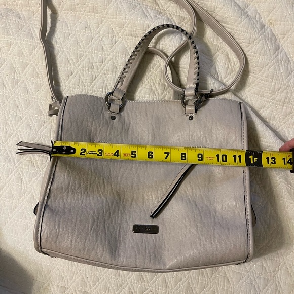 Jessica Simpson Soft Grey Purse with adjustable strap and dividers - Picture 12 of 13